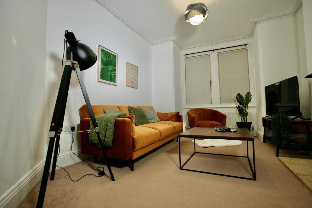 Spacious Two-Bedrooms House, Private Parking, Contractors, Relocators Oxford Dış mekan fotoğraf