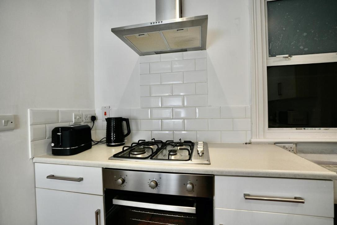 Spacious Two-Bedrooms House, Private Parking, Contractors, Relocators Oxford Dış mekan fotoğraf